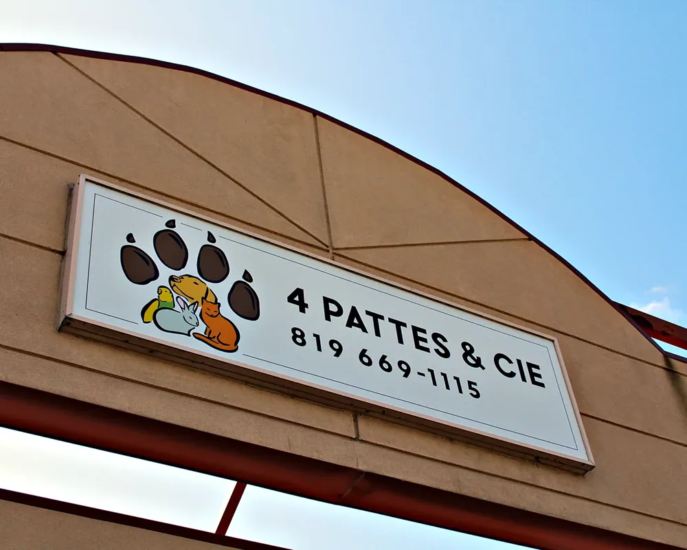 Enseigne 4 Pattes & Cie de la succursale de Gatineau, boulevard Maloney